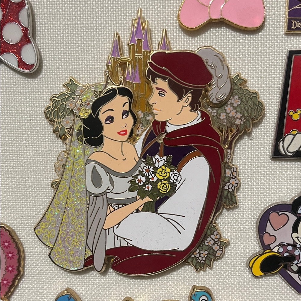 Snow White Jumbo Pin